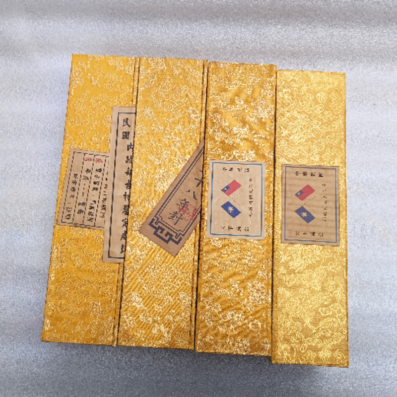 Yellow Box Celebrity Qi Baishi Zhang Daqian Tang Yin with Seal Calligraphy and Painting Antique Antique Calligraphy and Painting Craft Yellow Box Painting Title