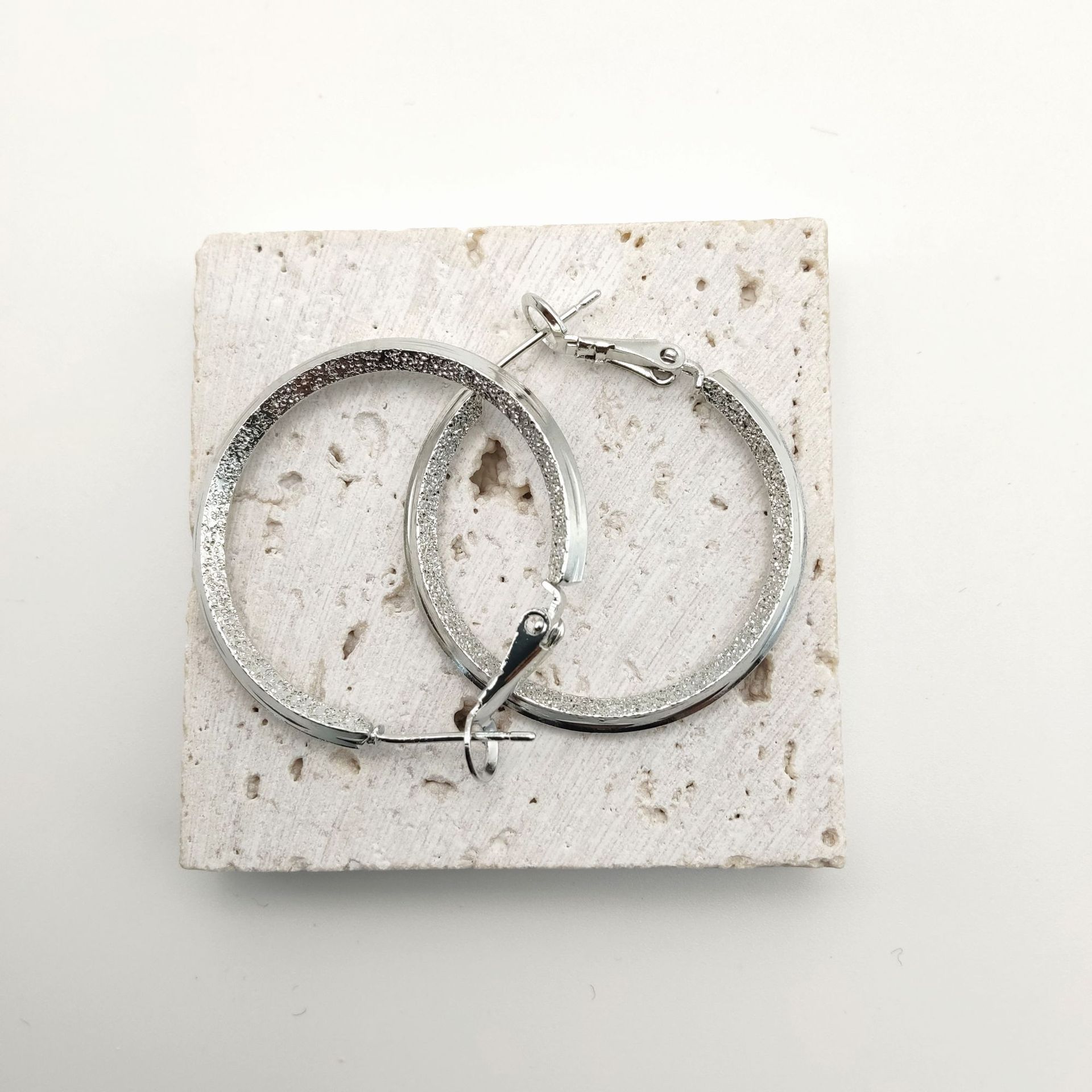 Cross-border Silver Baby's Breath Circle Metal Earrings Exaggerated Stylish Cool Large Hoop Earrings Super Flash Fashionable Elegant Earrings