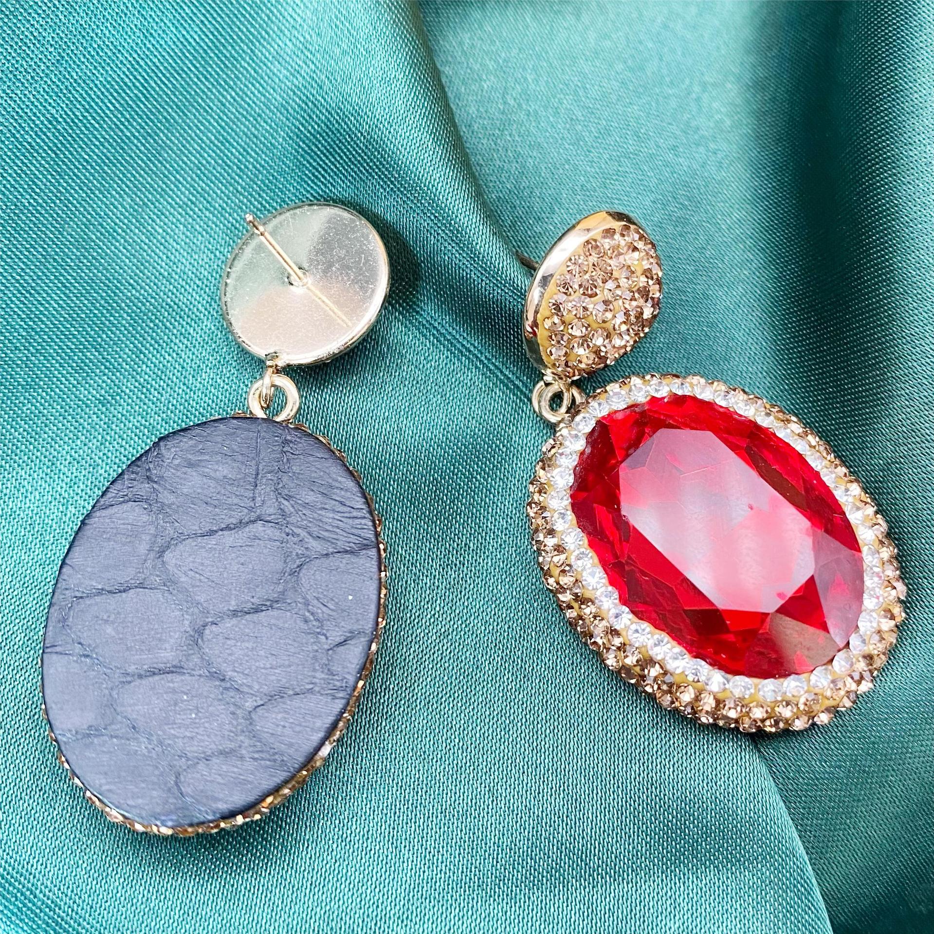 Women's New Swarovski Crystal Middle-Aged High-End French Retro Earrings Design Internet Celebrity Hot Style Earrings