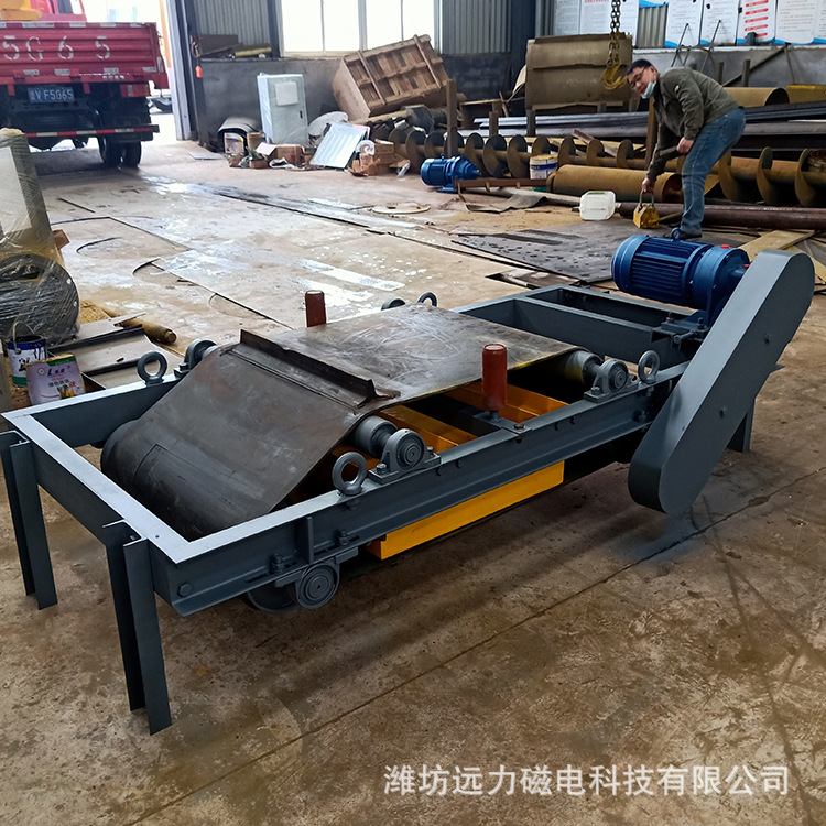Permanent magnet self-unloading iron remover building crushing self-unloading iron remover magnetic roller iron remover conveyor belt iron remover