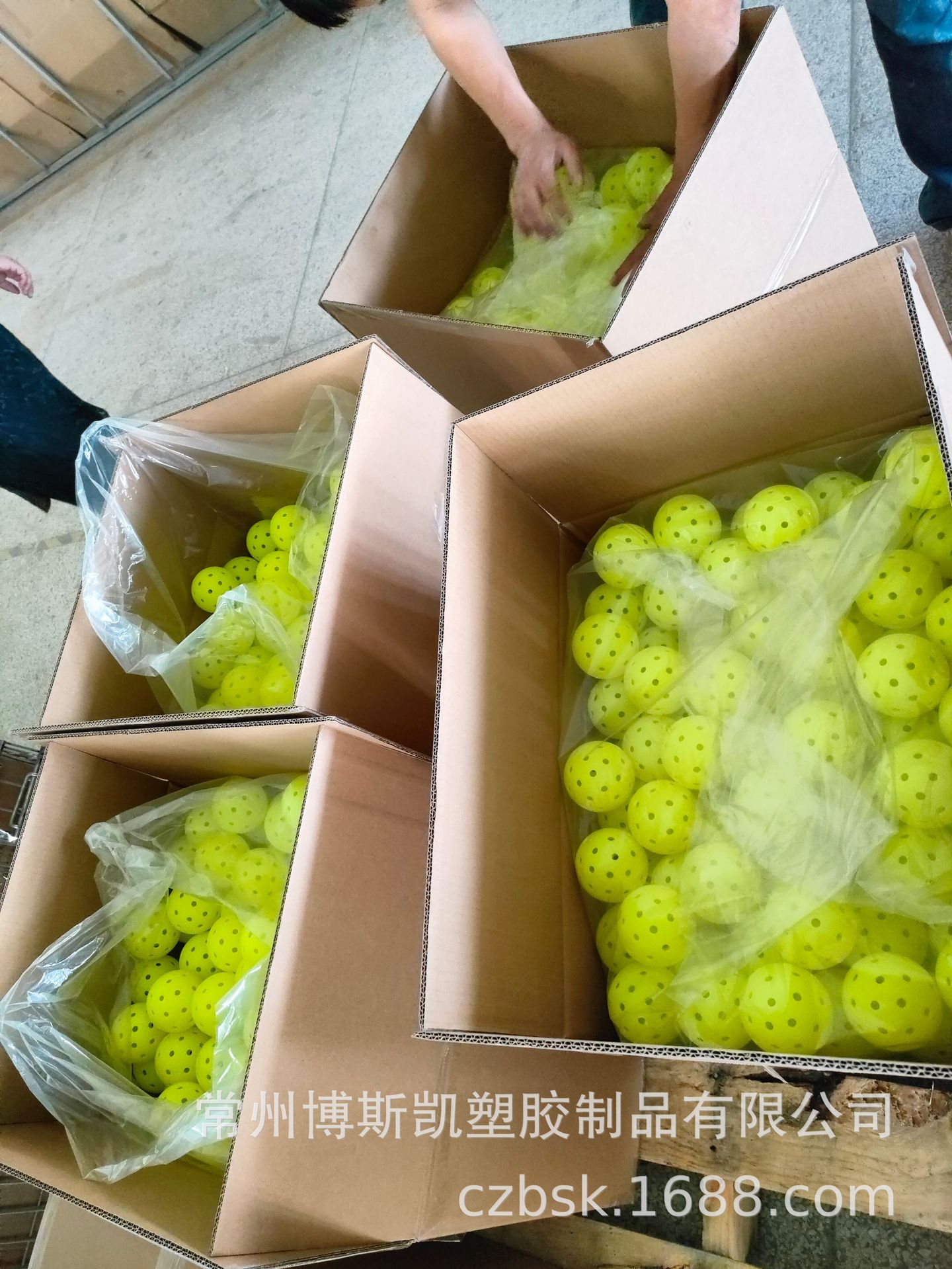 pickleballs 40 Holes 74MM Rolling Plastic One-piece Porous PE Hole Ball