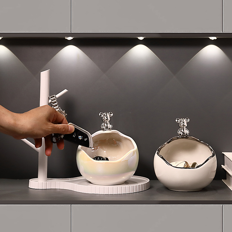 Light Luxury Bear Entrance Entrance Entrance Key Storage Rack Storage Light Luxury Ornaments Creative Living Room Shoe Cabinet Decorations