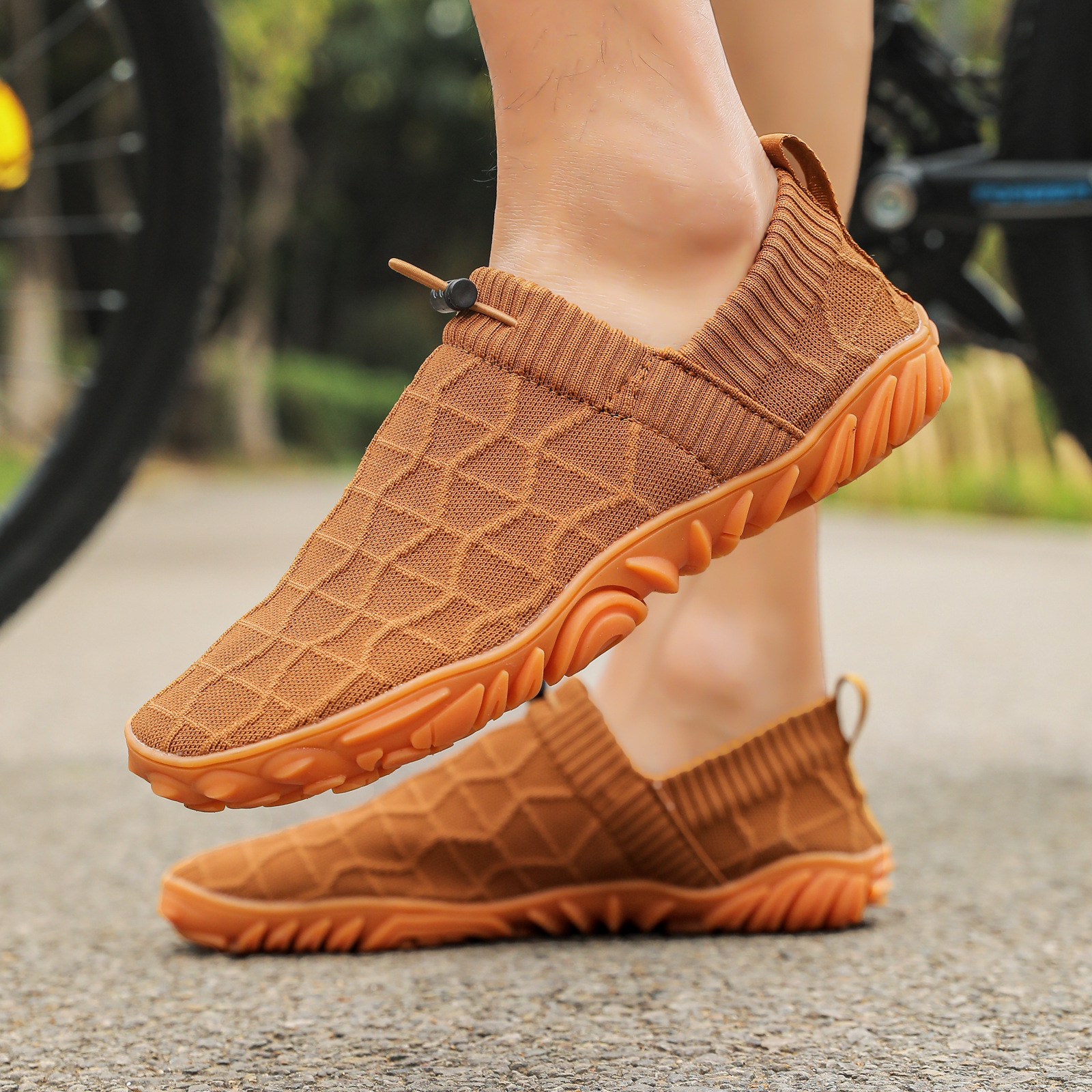 New Cross-Border Men's and Women's Breathable Fly-Knit Shoes, Sports Shoes, Outdoor Running Exercise Sweat-Proof Autumn and Winter Walking Shoes