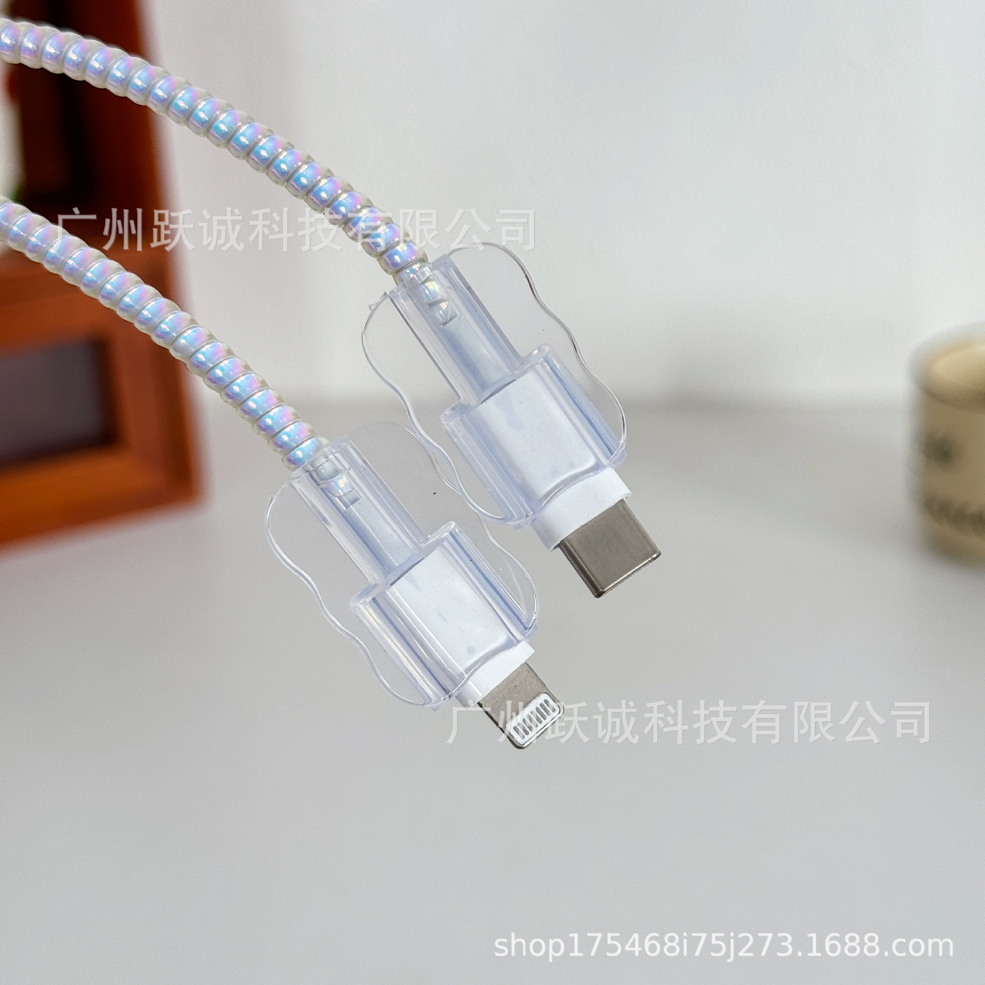 Apple 18W20W charging head protective sleeve bite wire sleeve clip charger shell transparent color material three-piece wire sleeve
