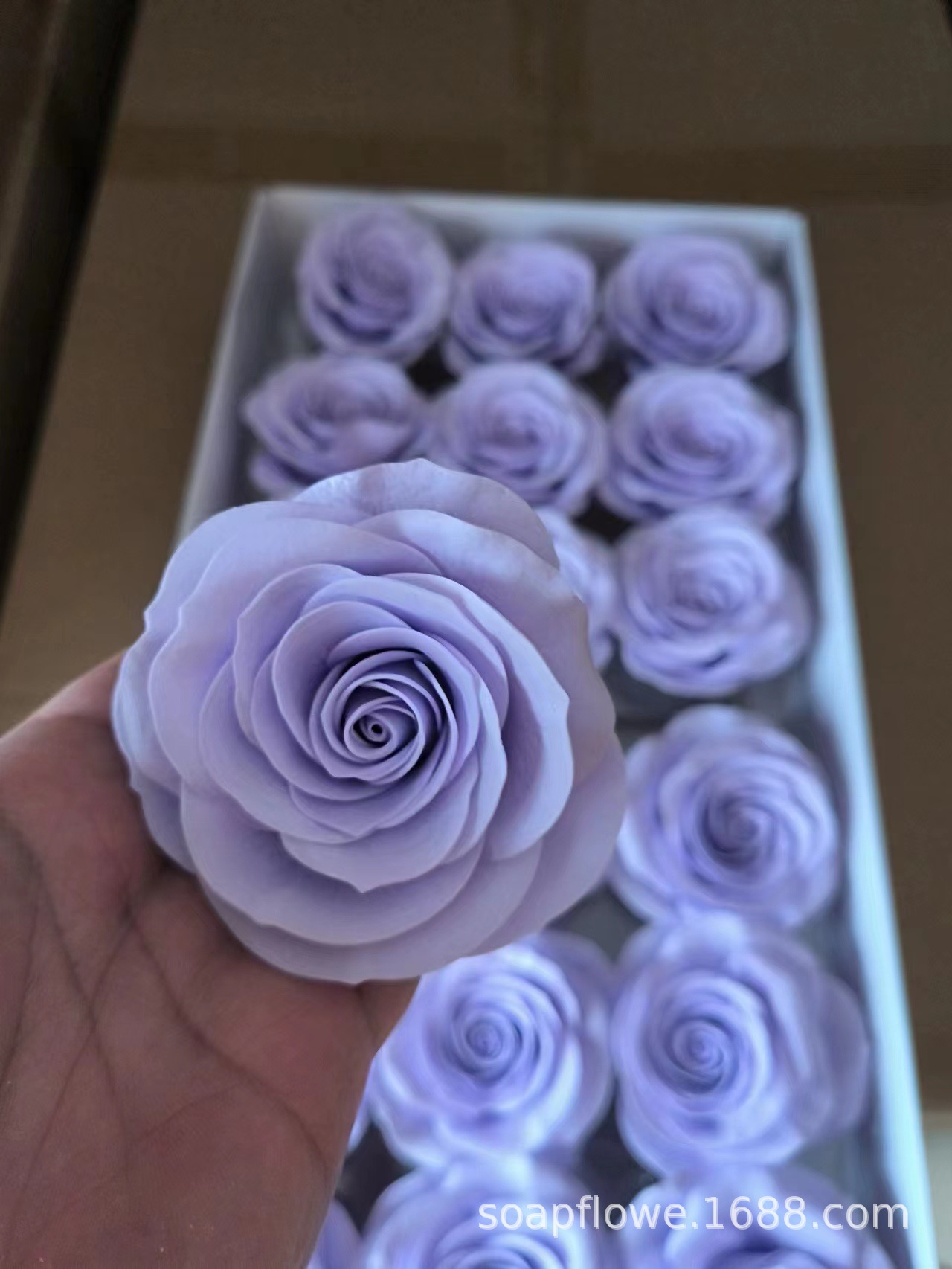 Lover creative gift awakening rose soap flower big flower head bouquet gift box packaging material wholesale factory direct sales