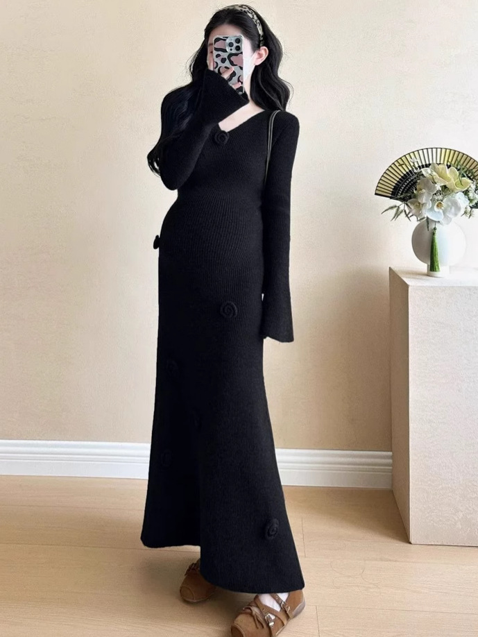 Maternity Wear 2025 New V Neck Knitted Dress Fashionable High-End Slim Fashionable Autumn and Winter Floral Sweater Dress
