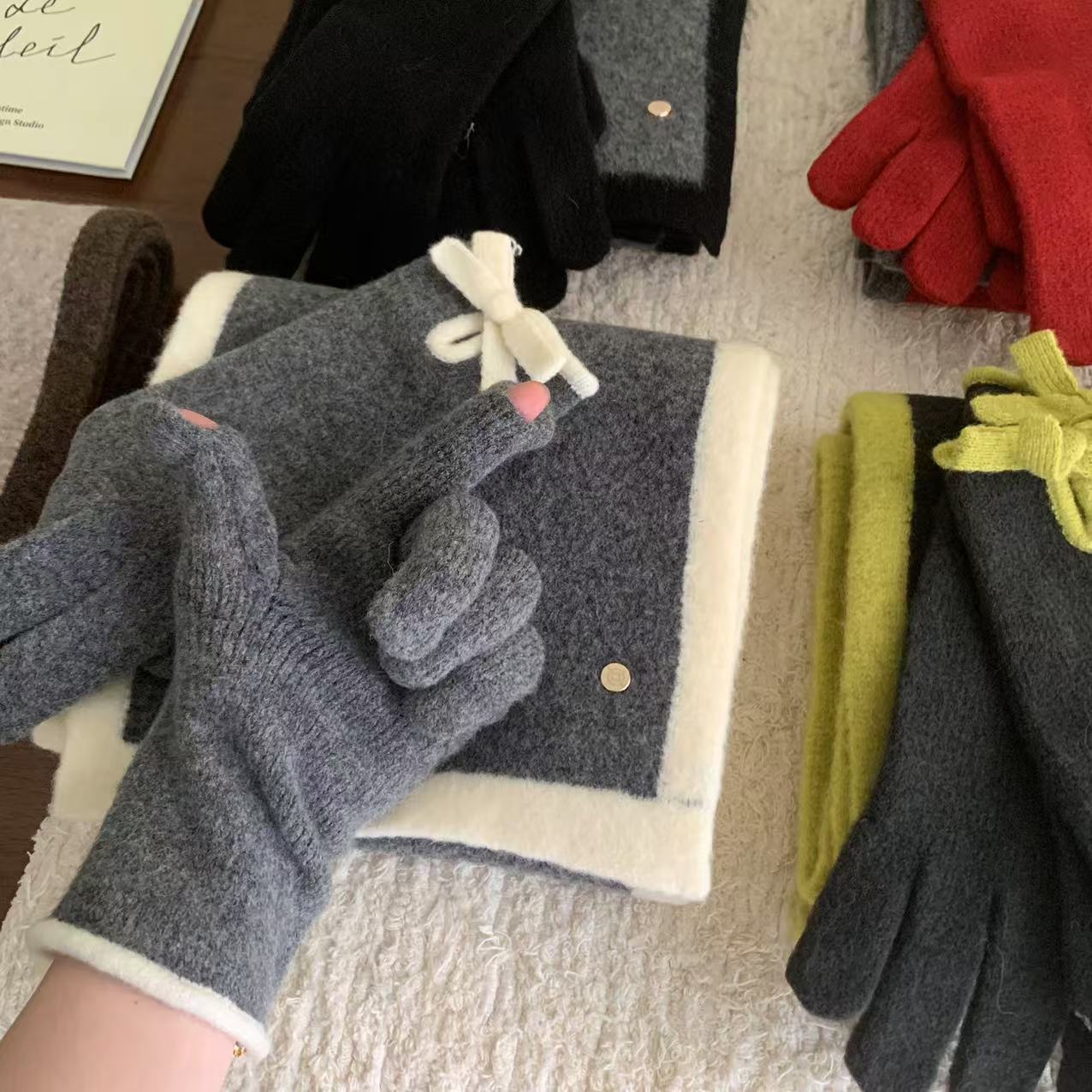 Wool Blended Scarf Gloves Two-piece Set Fashion Lady High-end Sense Black Grey Color-block Women's Winter Warm Scarf