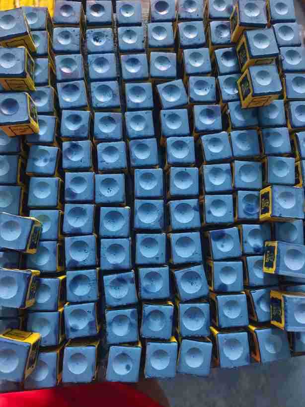 Longding billiard Rod chocolate powder 12 tablets deer head triangle dry oily square round non-stick easy to put on powder non-stick ball