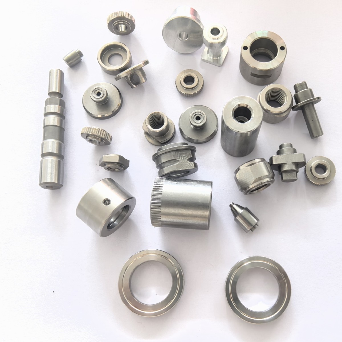 Cnc Machining Center Processes Precision Parts Such as Copper, Iron, Aluminum, Stainless Steel, and Nylon with a Precision of 1 Micron