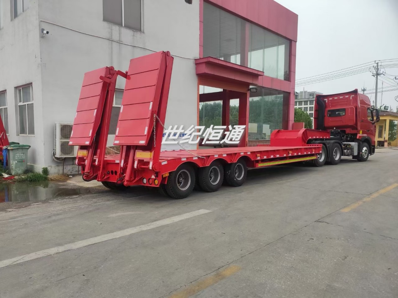 Поставка 13 м низкорамного полуприцепа, трехлинейного шестиосного низкорамного транспортера для крупногабаритных грузов