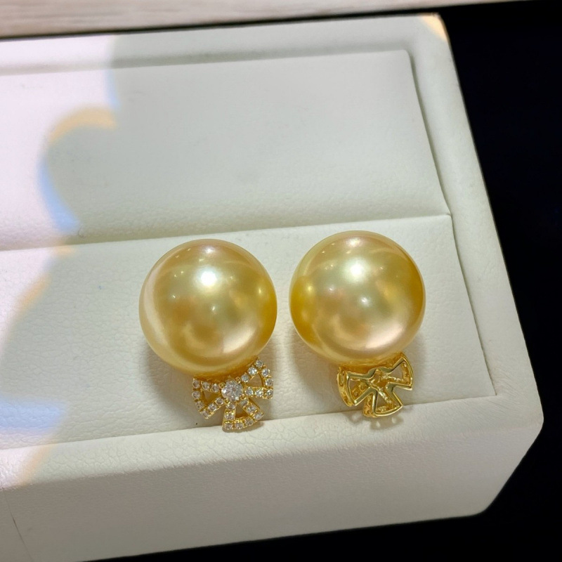 G18K Gold Clover Seawater Pearl Pendant Exquisite Accessible Luxury 12-13mm Seawater South Sea Gold Pearl