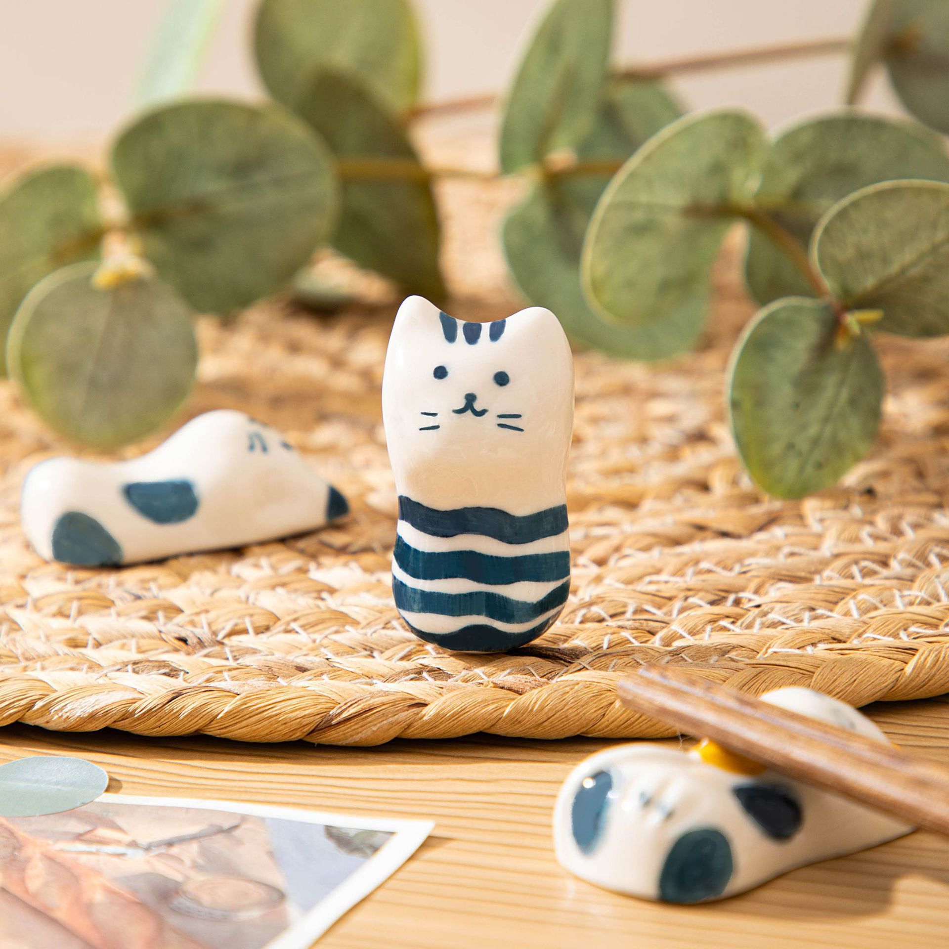 Japanese Chopsticks Rack Cat Ceramic Chopsticks Rack Household Hand-painted Cute Spoon Holder Tableware Ornaments Chopsticks Holder Spoon Holder
