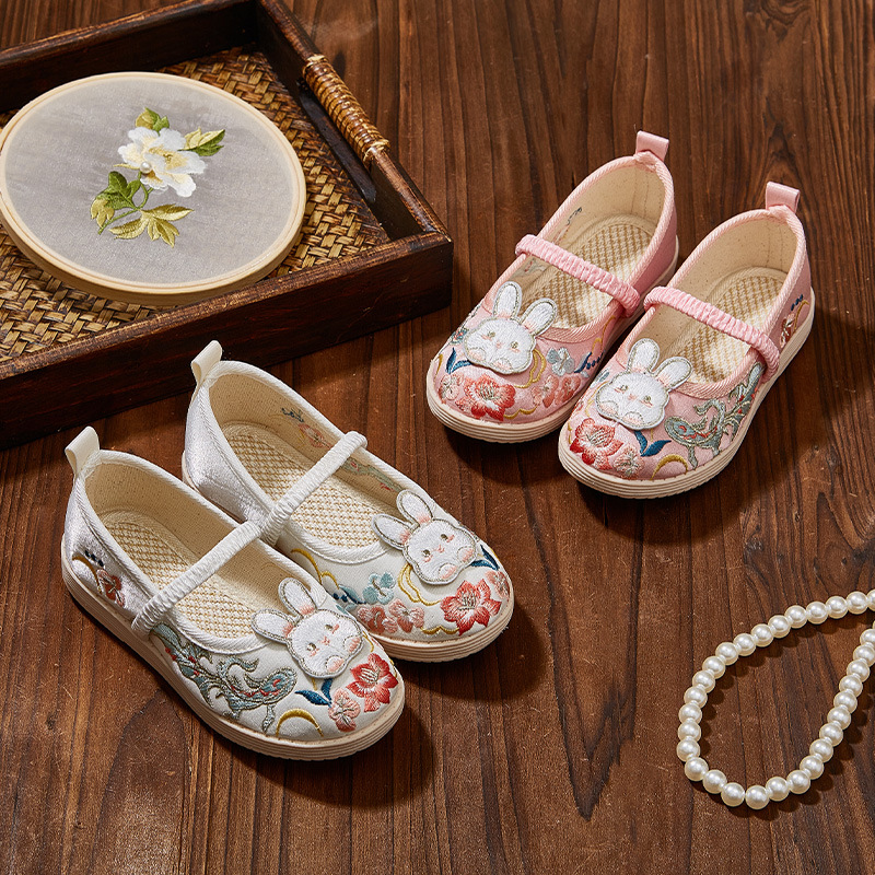 Children's embroidered shoes girls Hanfu shoes antique Chinese style old Beijing cloth shoes scenic spot special shoes a generation of hair