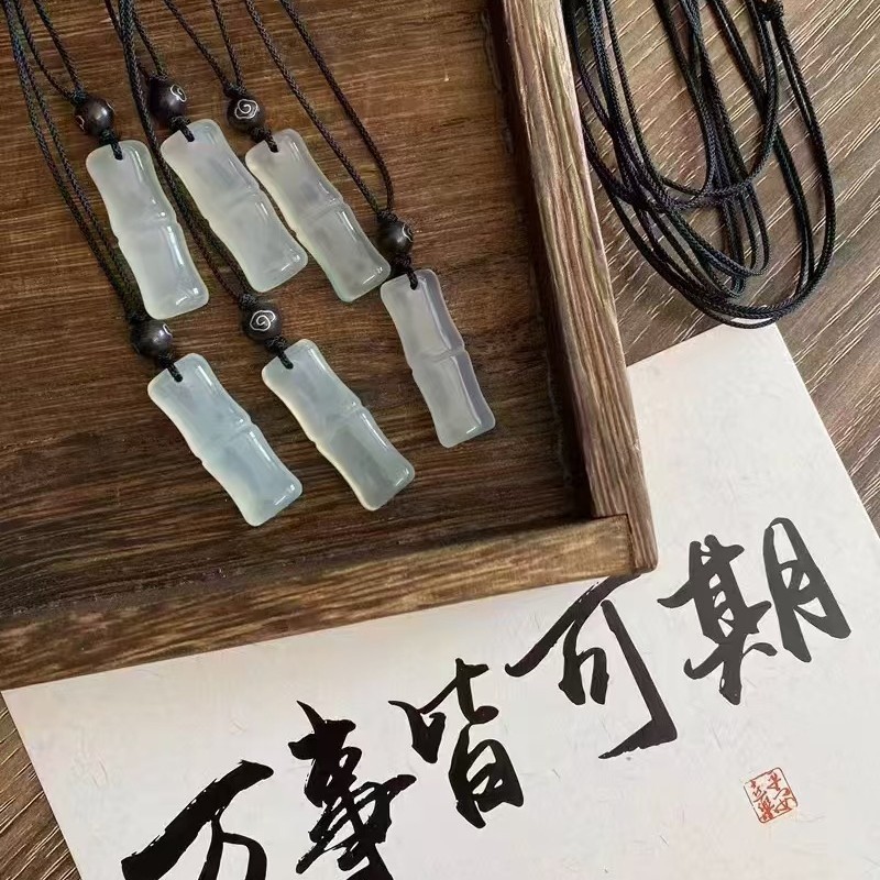 Natural ice white chalcedony bamboo pendant three-dimensional ice through agate pendant pendant live selling wholesale supply