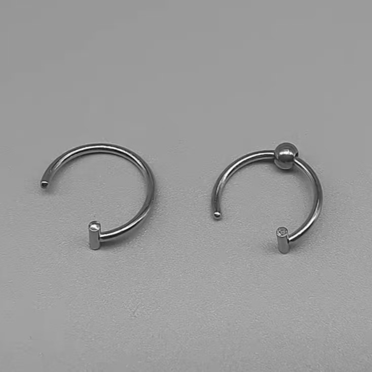 No hole hole titanium steel lip ring niche personality mirror lip ring hot girl perforated jewelry manufacturers in stock wholesale