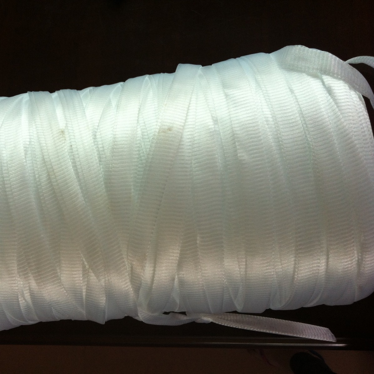 Thickened red wine bottle net cover High-end mineral water net cover Specializing in the production of plastic anti-collision and anti-shock pe net cover