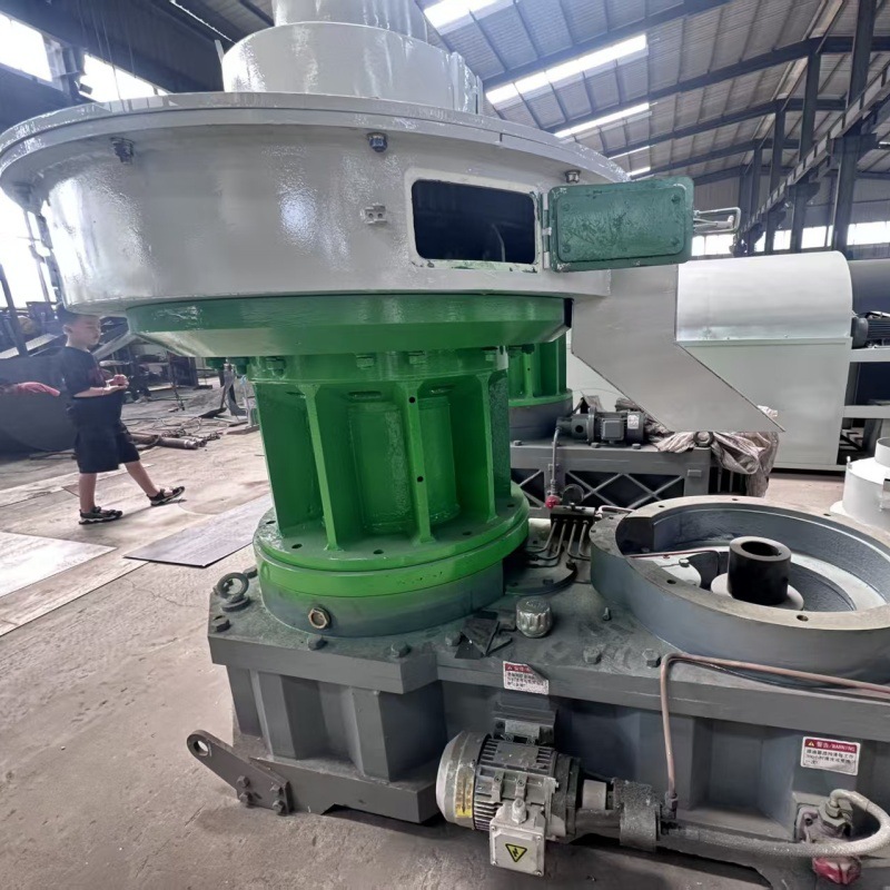 Direct Sale of Biomass Fuel Pellet Equipment, Sawdust and Wood Chip Pelletizing Machine, Biomass Material Ring Die Pelletizing Machine