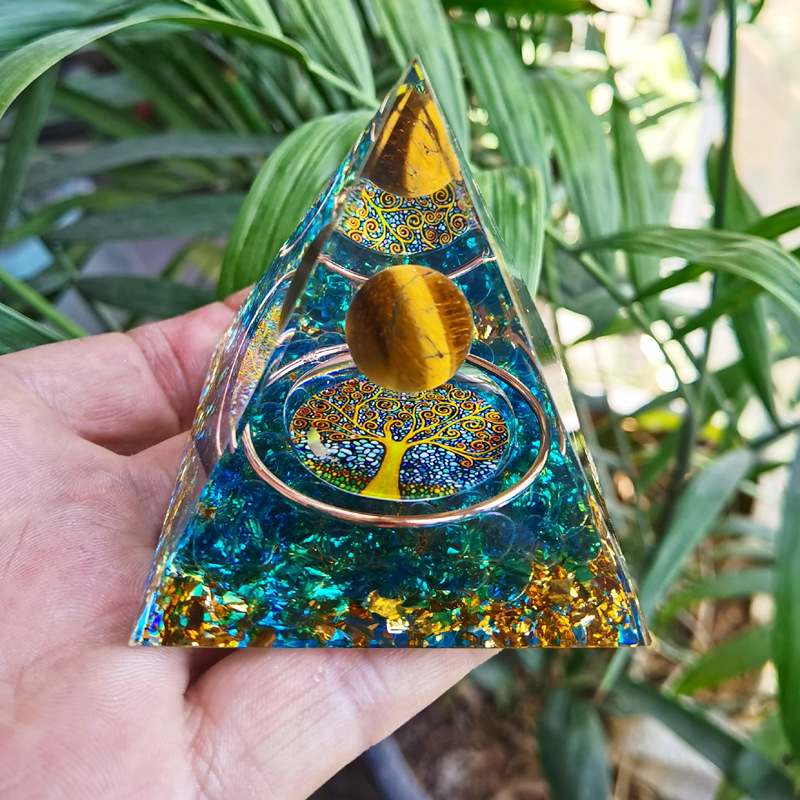 Cross-border ornaments foreign trade explosions a variety of crystal gravel energy stone pyramid ornaments creative crafts manufacturers