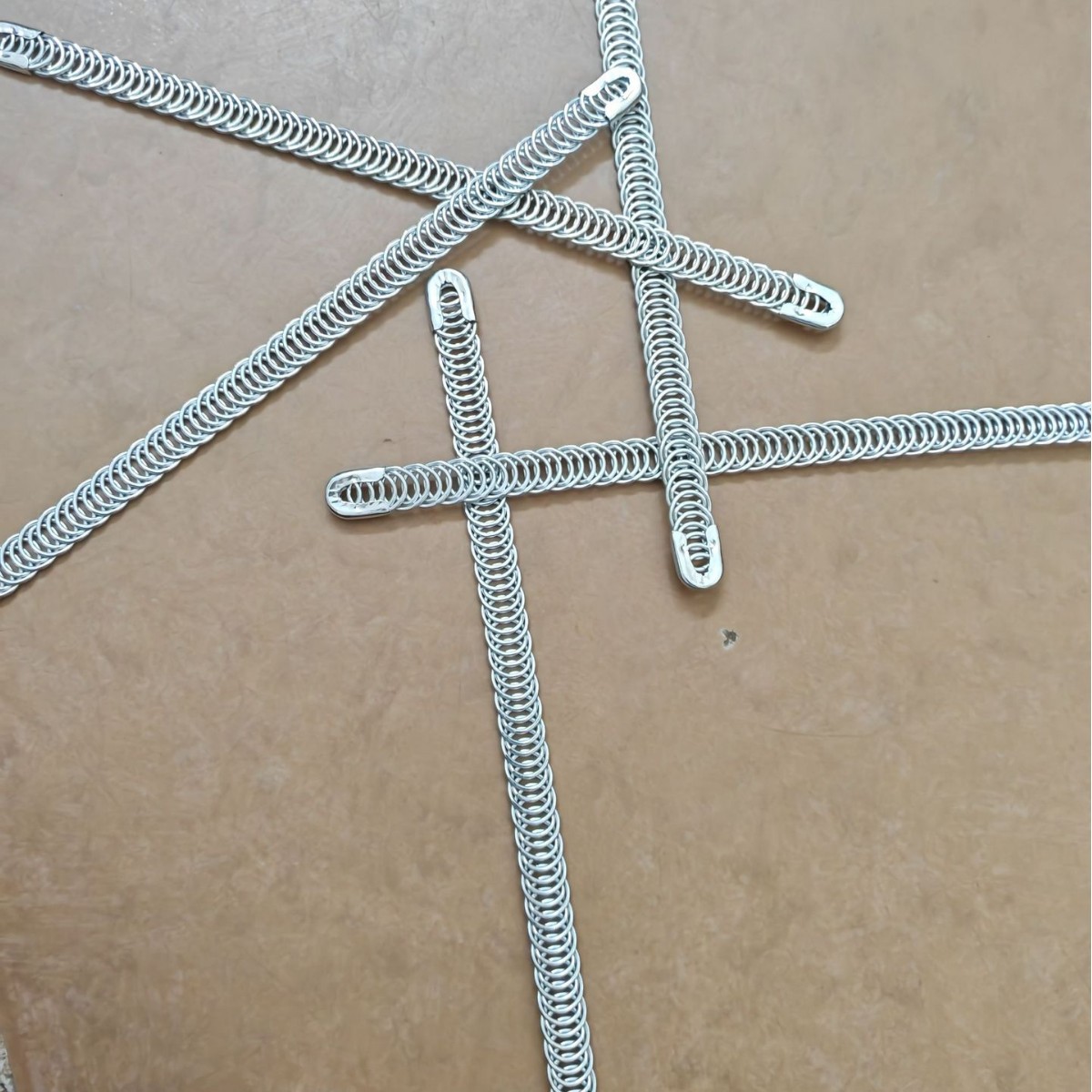 Оптовая электролитическая стальная пружинная полоса 1 см, оцинкованная, с высокой эластичностью, поддержка в виде рыбы