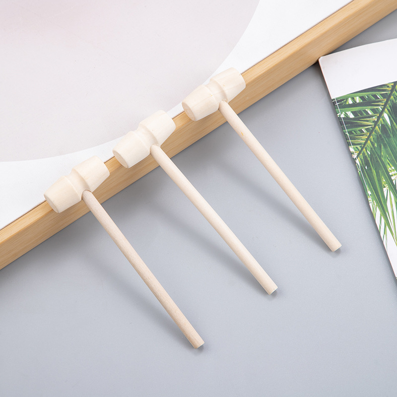 Manufacturers supply mini solid wood hammer children's toys raw wood color flat head wooden hammer small hammer knock cake small wooden hammer