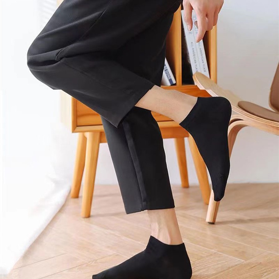 Disposable Socks for Men and Women 100 Pairs of Summer Daily Disposable Socks Black and White Travel Military Training Mid-Calf Stockings