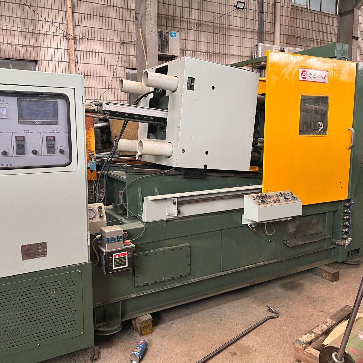 Yizumi 2000 Ton Die Casting Machine High Precision Large Aluminum Alloy Die Casting Machine Hot Chamber Die Casting Equipment Transfer