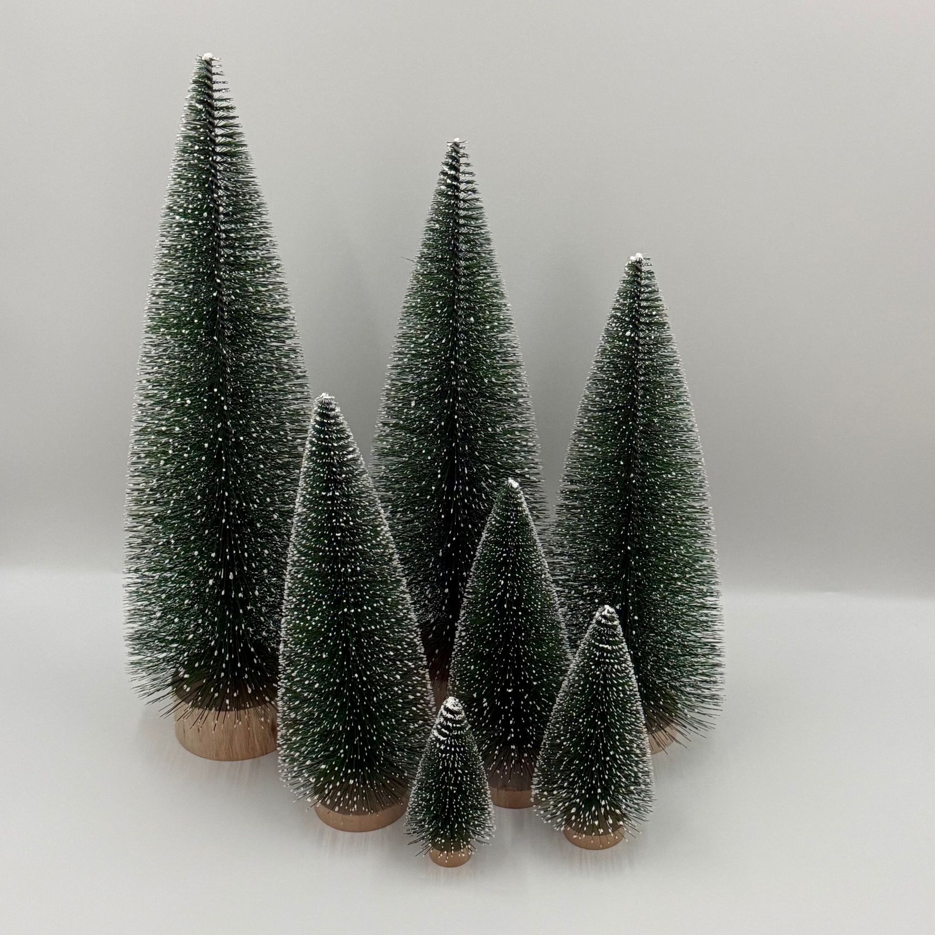 Mini Christmas Tree Desktop Ornaments DIY Pine Needle Tree Christmas Decoration Christmas Dipped in White Cedar Small Christmas Tree