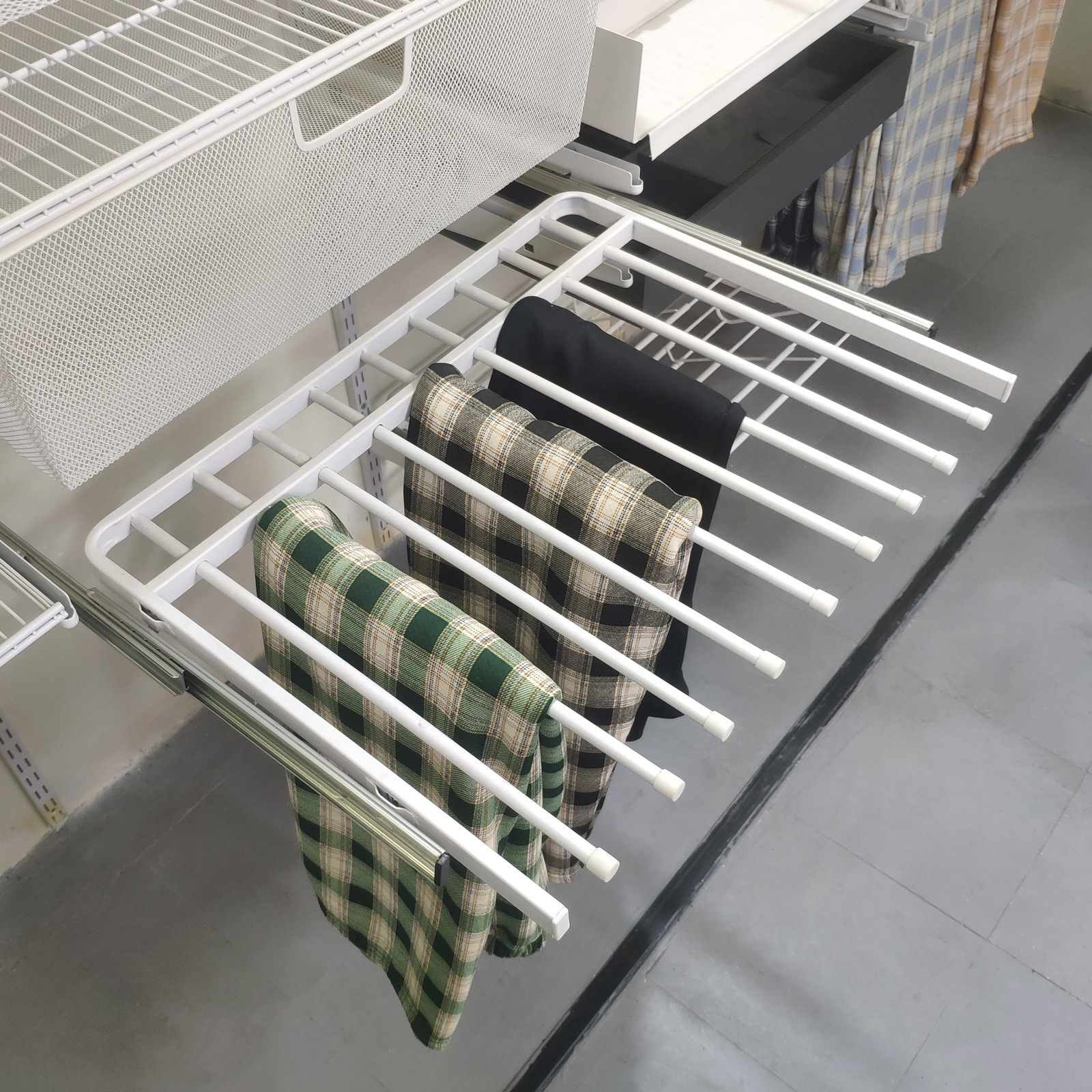 Low-Carbon Steel Metal Wardrobe for Home Bedroom Open-Style Walk-In Closet Shelf Assembly Multi-Functional Storage Frame Customization