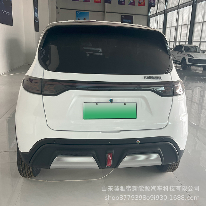 Electric Four-Wheel Five-Seater Vehicle for Home Transportation to Pick up and Drop up Children Fully Enclosed New Energy Vehicle Electric Vehicle Environmental Protection