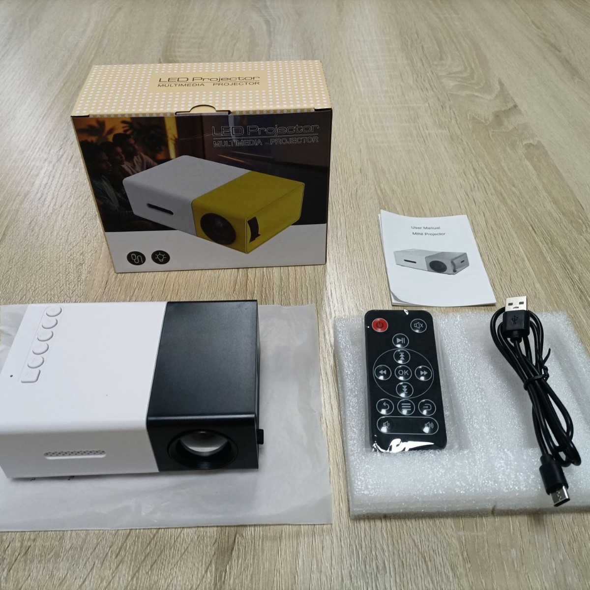 Cross-Border Yg300 Projector Kidsren's Small Mini Projector Home Wall Projection 4K High-Definition Portable Projector