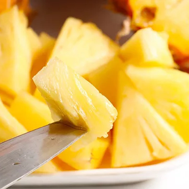 Guangdong Xuwen pineapple Guangxi delivery should season fruit postage perfume pineapple a generation of hair