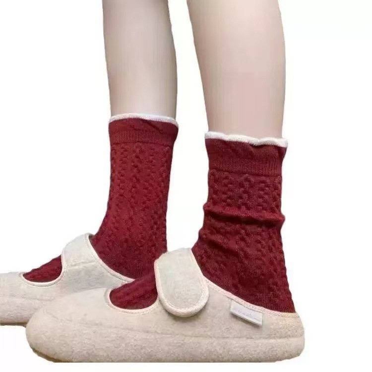 新款秋冬毛线加厚袜子红袜子百搭保暖新年圣诞线条波点中筒袜子女