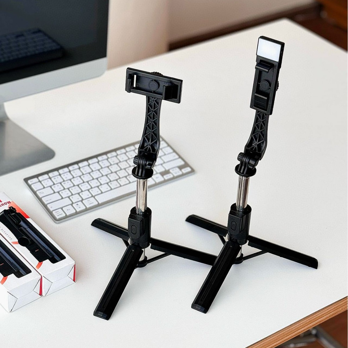 Mobile phone selfie stick stand anti-shake portable integrated Bluetooth remote control light filling light live retractable mobile phone stand