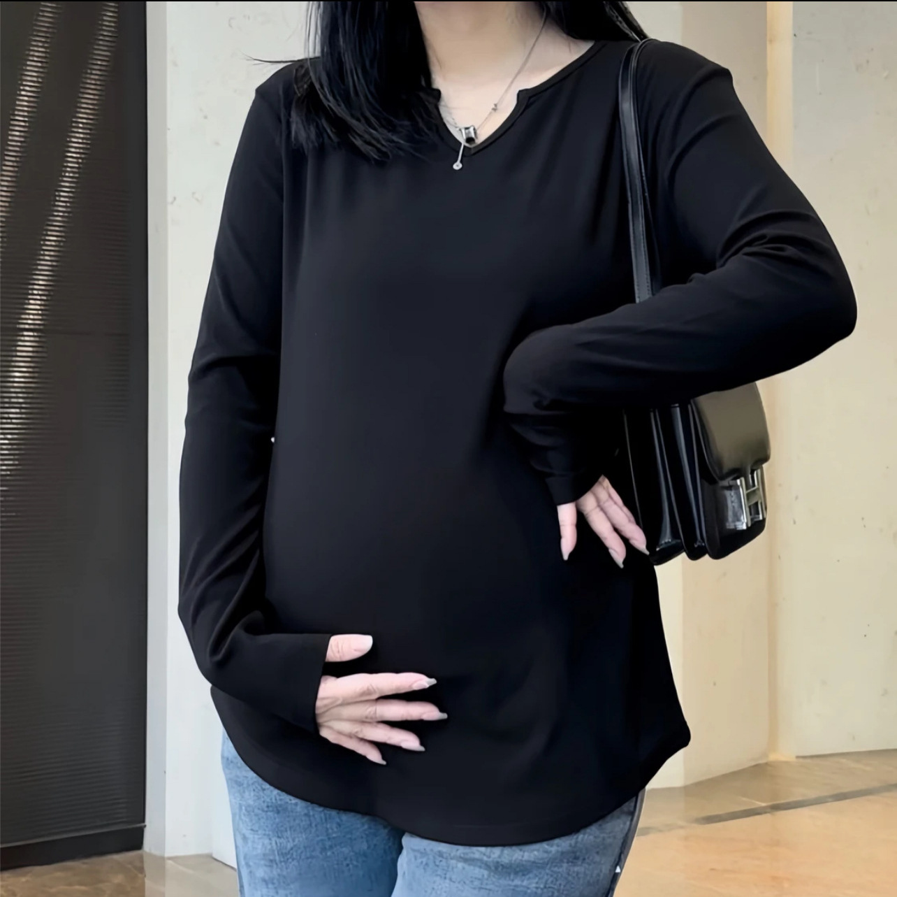 Pregnant women's bottoming shirt autumn and winter New plus size inner T-shirt long-sleeved shirt outer wear small V-neck casual all-match Fashion