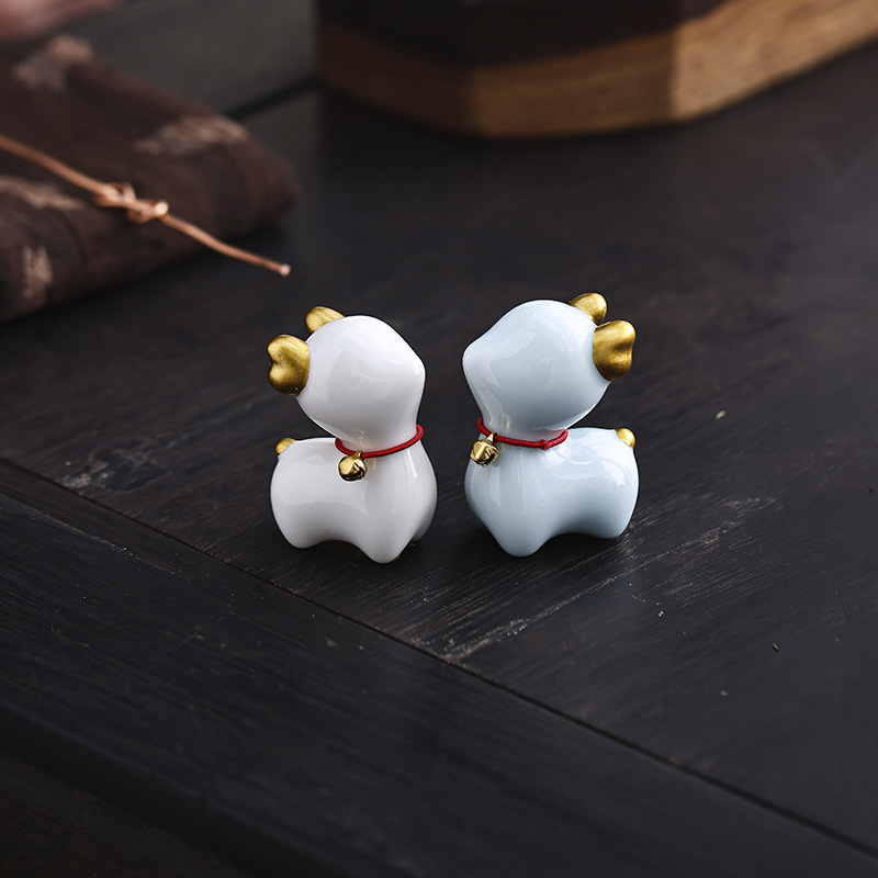 Creative Cute ceramic decoration deer animal micro landscape tea pet indoor desktop decoration tea set accessories small tea play