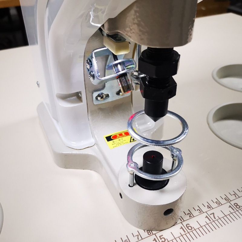 Four-In-One Fastening Machine for Pneumatic and Electric Use, Specialized for Four-In-One Buttons, Eyelets, Five-Claw Buckles, I-Shaped Buckles, and Cord Ends