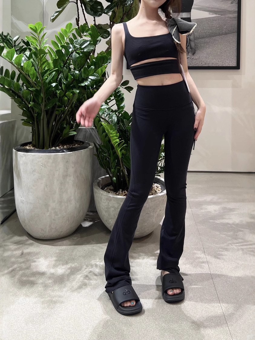 Alo Yoga Pants with Reflective Words, Sports High-Waisted Micro-Flared Pants with Reflective Letters, Hip-Lifting, Tight-Fitting Outer Pants, Comfortable