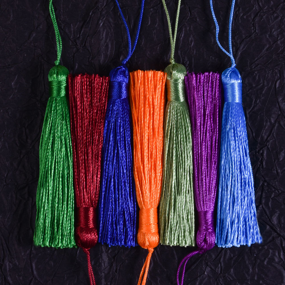 Wholesale 8cm short fat tassel spike pendant car hanging sachet clothing clothing bookmark accessories diy polyester hanging spike