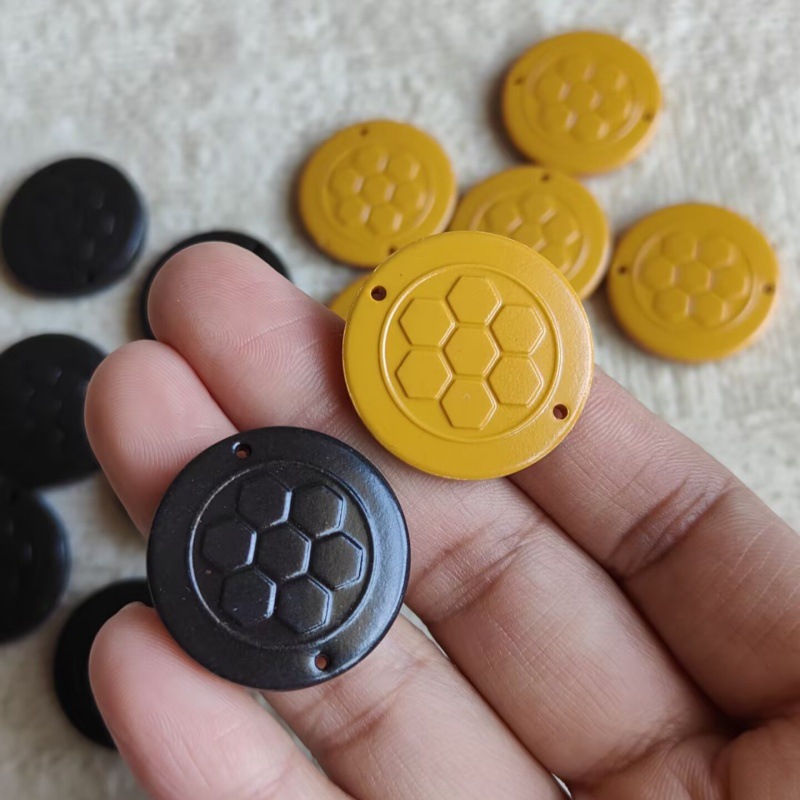 Large number of wholesale coffee color plum blossom shaped Thomas stone piece diameter 27mm seed plum blossom shaped mattress round piece