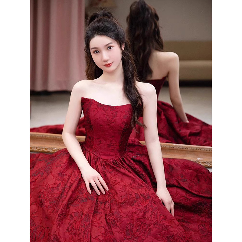 Strapless Engagement Dress Light Luxury Niche wine red French Evening Dress Student Art Test Host Annual Meeting