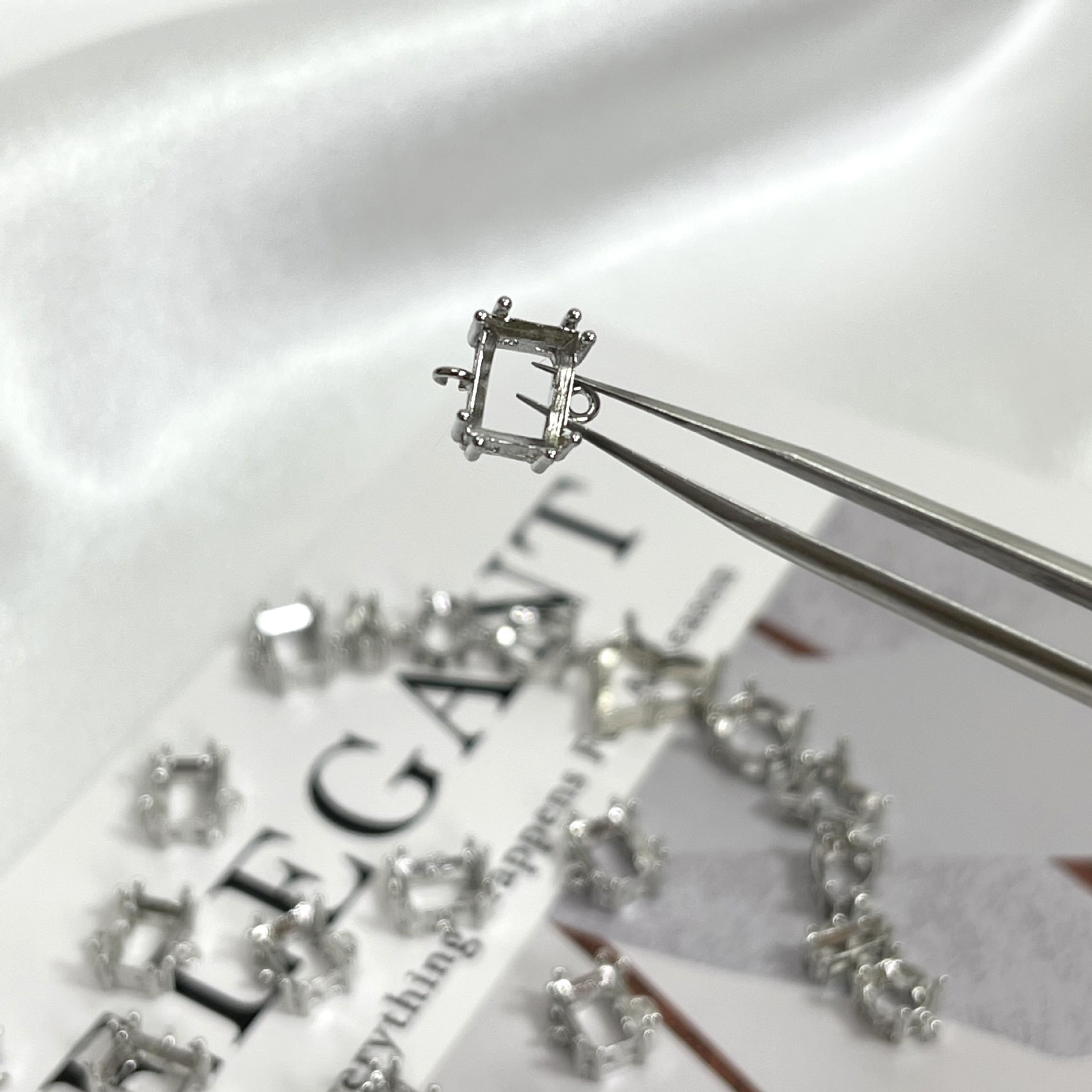 Cross-Border Hot Selling Huazi Same Style Bracelet for Women with Empty Support Gema Material Homemade Huazi Bracelet with Diamond Support Replacement Wholesale