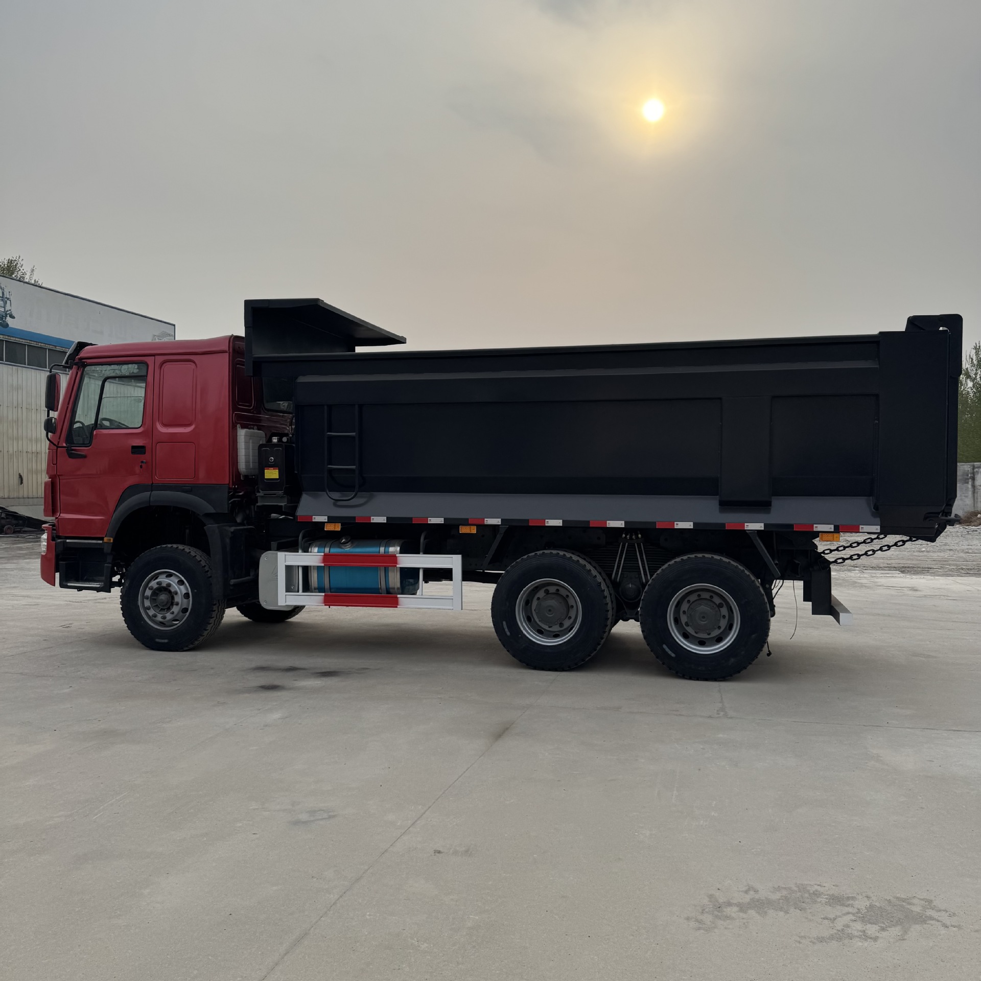 Экспорт б/у самосвала Sinotruk Howo, 371 л.с., тяжелый грузовик