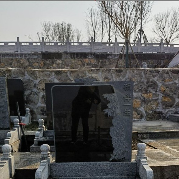 Supply of Cemetery Tombstones, Traditional Stone Monuments for Burial, Finely Carved by Capable Manufacturers, for Commemoration