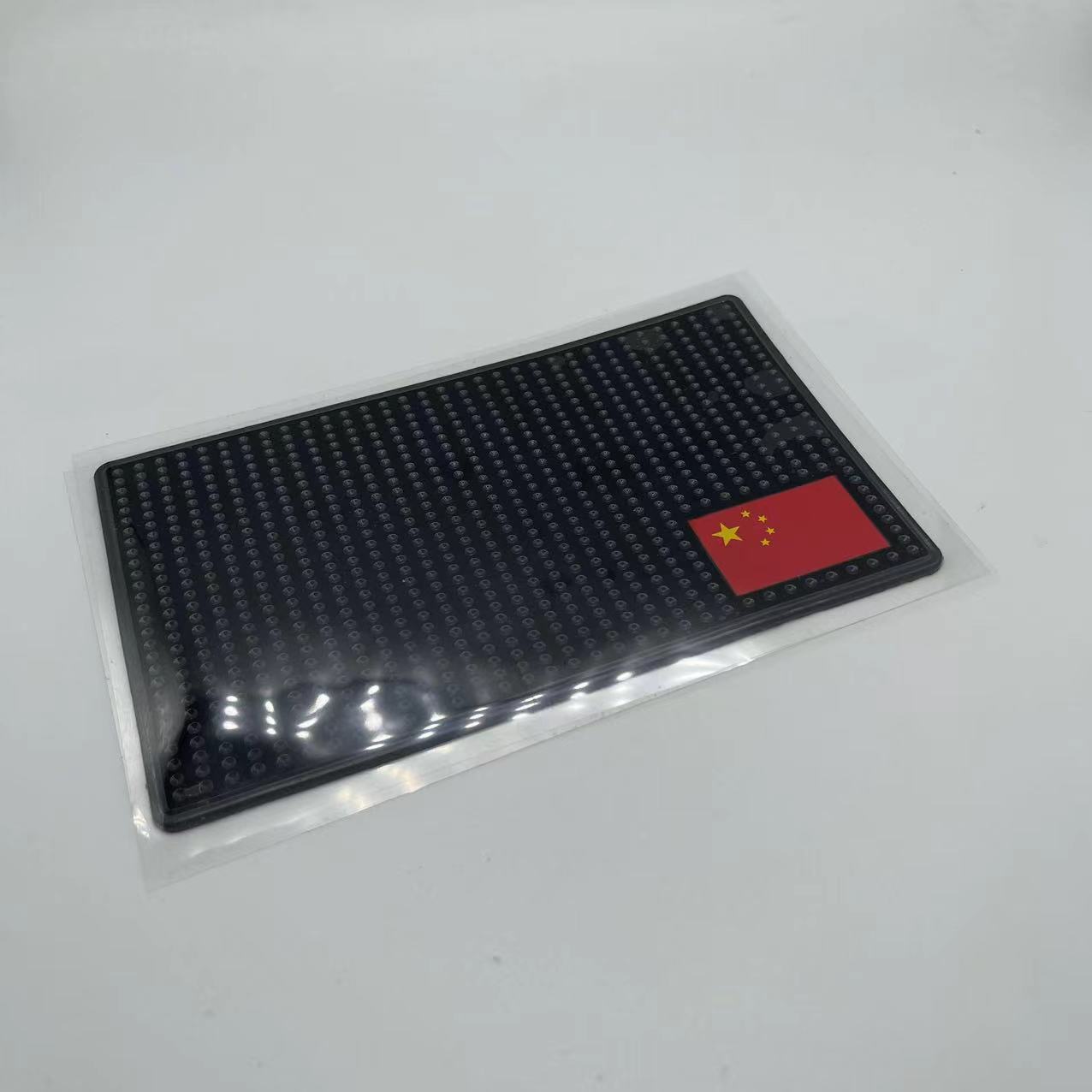 Thickened PU car anti-slip mat mobile phone car perfume decoration anti-slip mat large high temperature resistant car anti-slip supplies