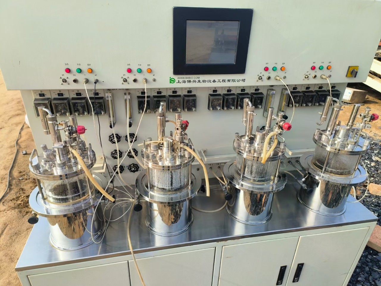 Shanghai Baoxing 5-Liter Four-Tank Fermentation Tank, Operating Normally, the Price Listed Does Not Match the Actual Product, Please Contact Us if Necessary