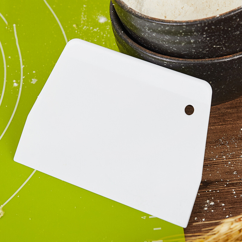 Cake cutting board cream cake shaving knife cutting scraper baking tool plastic scraper medium trapezoidal scraper
