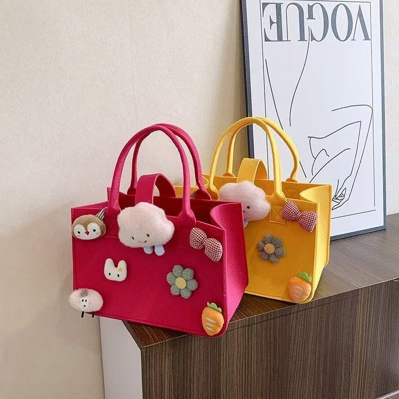 Dog Outing Bag, Portable Pet Shoulder Bag, Breathable Small Size Dog ​​Bichon Dog Bag, Dog Walking Felt Bag