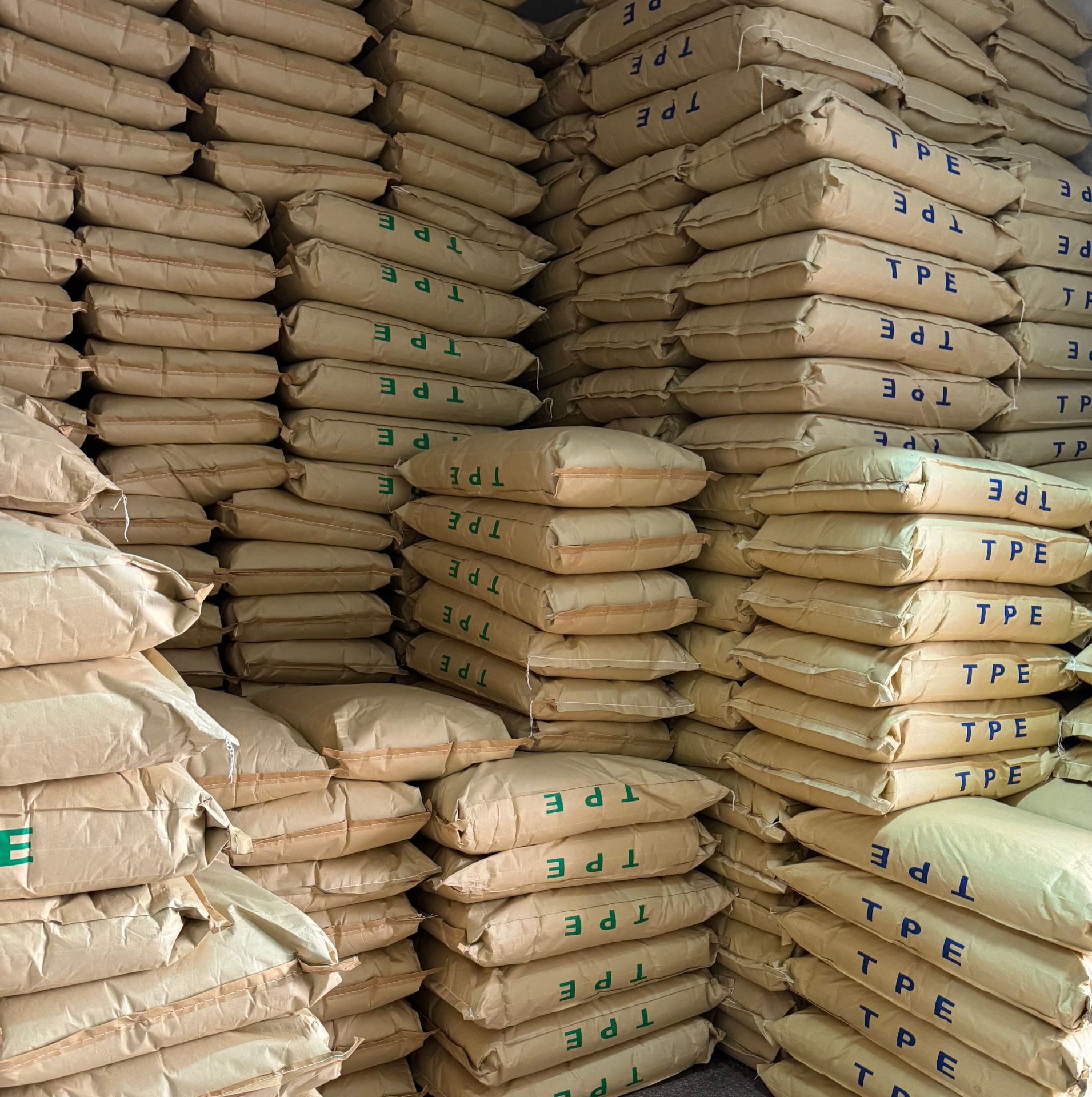 Long-Term Supply of 40-Degree Natural Color Tpe Granules, Easy to Color, Suitable for Injection Molding and Coating, New Material, High Elasticity, Oil-Resistant