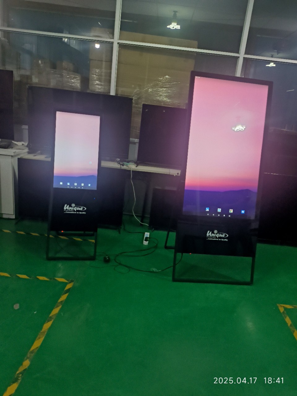 Electronic Billboard Vertical Floor-Standing Intelligent Wireless Release Electronic Screen