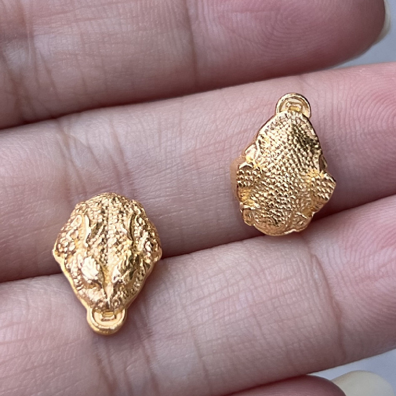 Alloy Three-Dimensional Three-Legged Golden Toad Fortune-Attracting Small Ornament Solid Gold Toad Wealth Basin Decorative Accessory Ornament